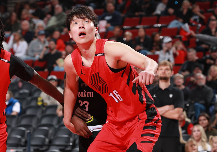 乐鱼体育杨瀚森高效13+4+4引热议！外媒盛赞判若两人 调侃他能拿MVP